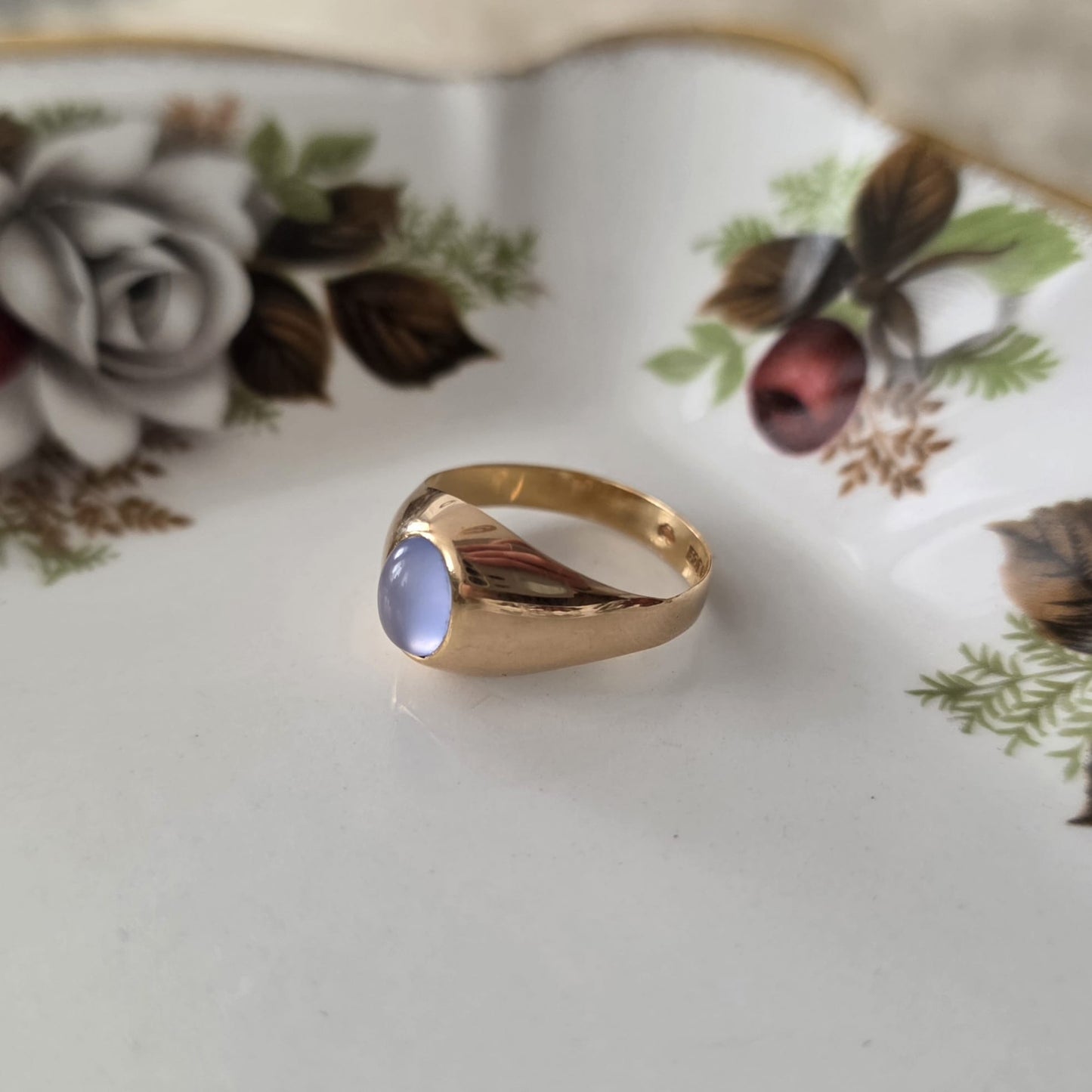 Vintage 18k gouden zegelring met chalcedoon