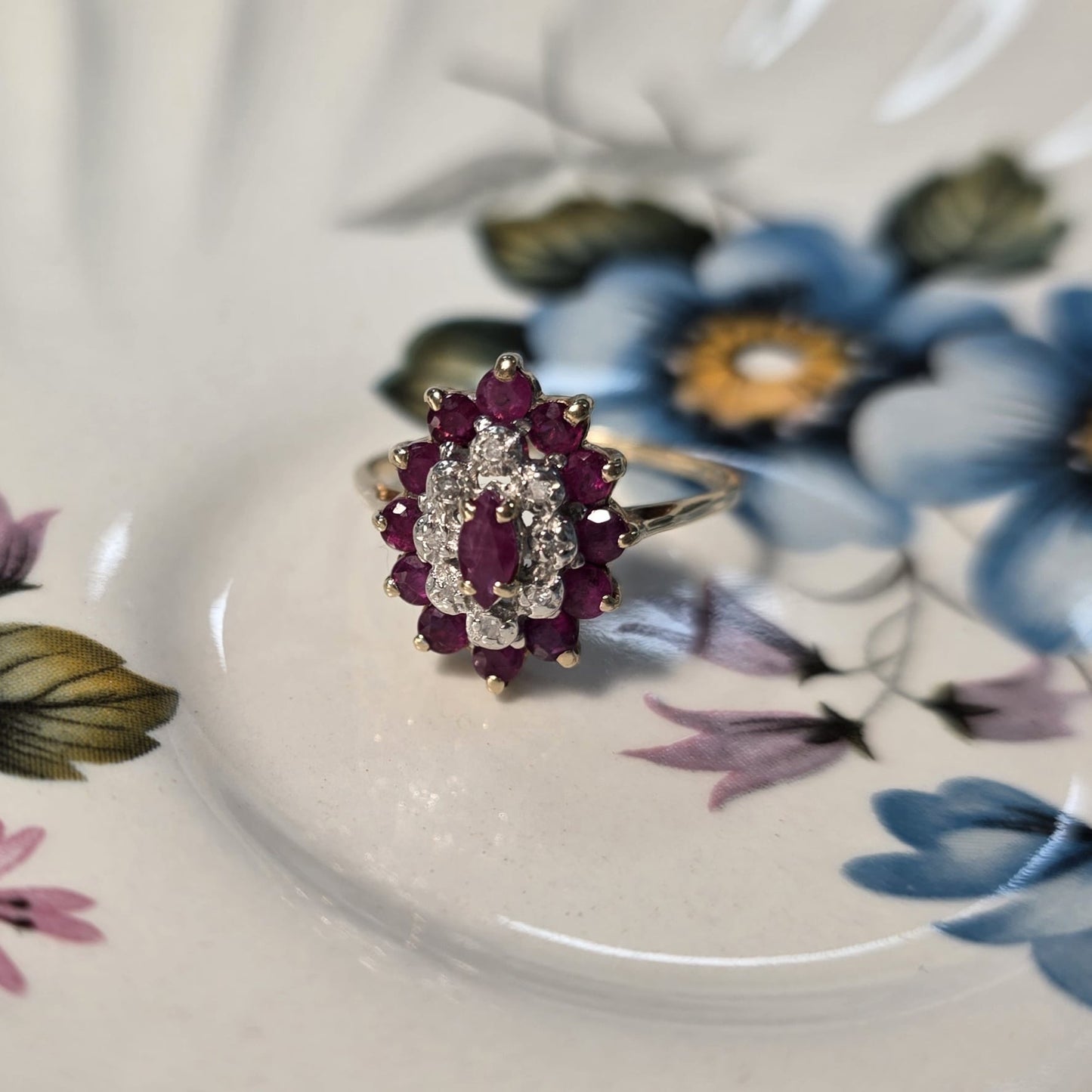 Vintage 9k ring met robijn en diamant