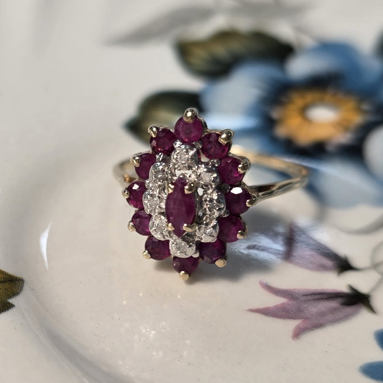 Vintage 9k ring met robijn en diamant