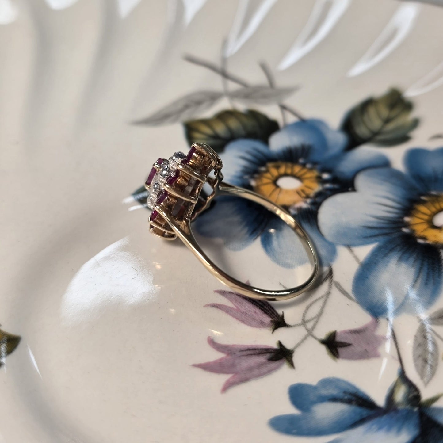 Vintage 9k ring met robijn en diamant