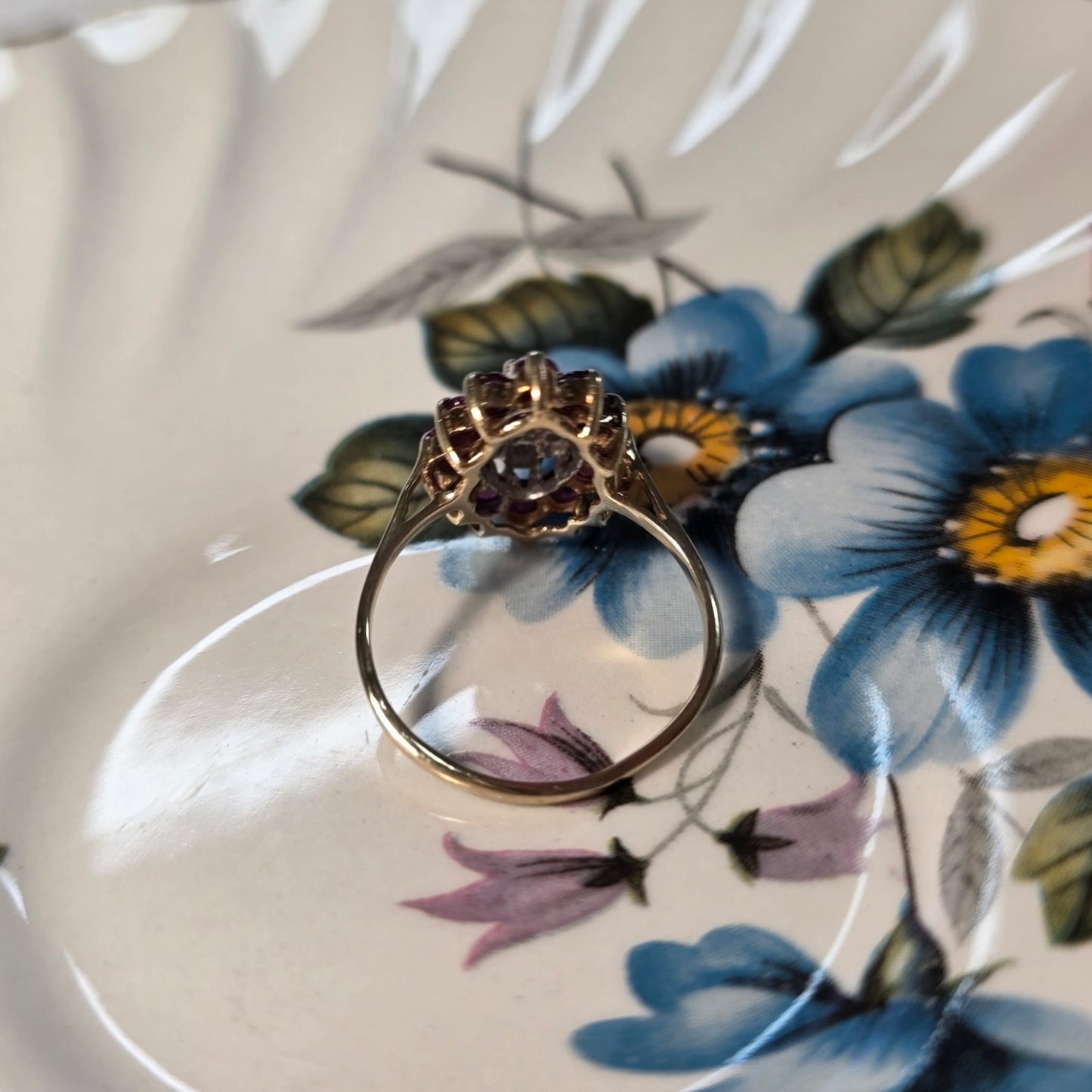 Vintage 9k ring met robijn en diamant