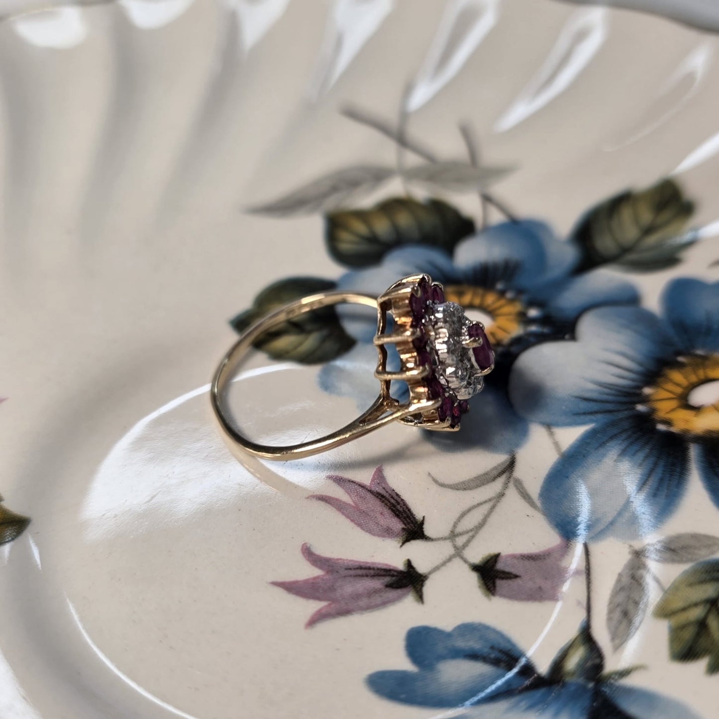 Vintage 9k ring met robijn en diamant