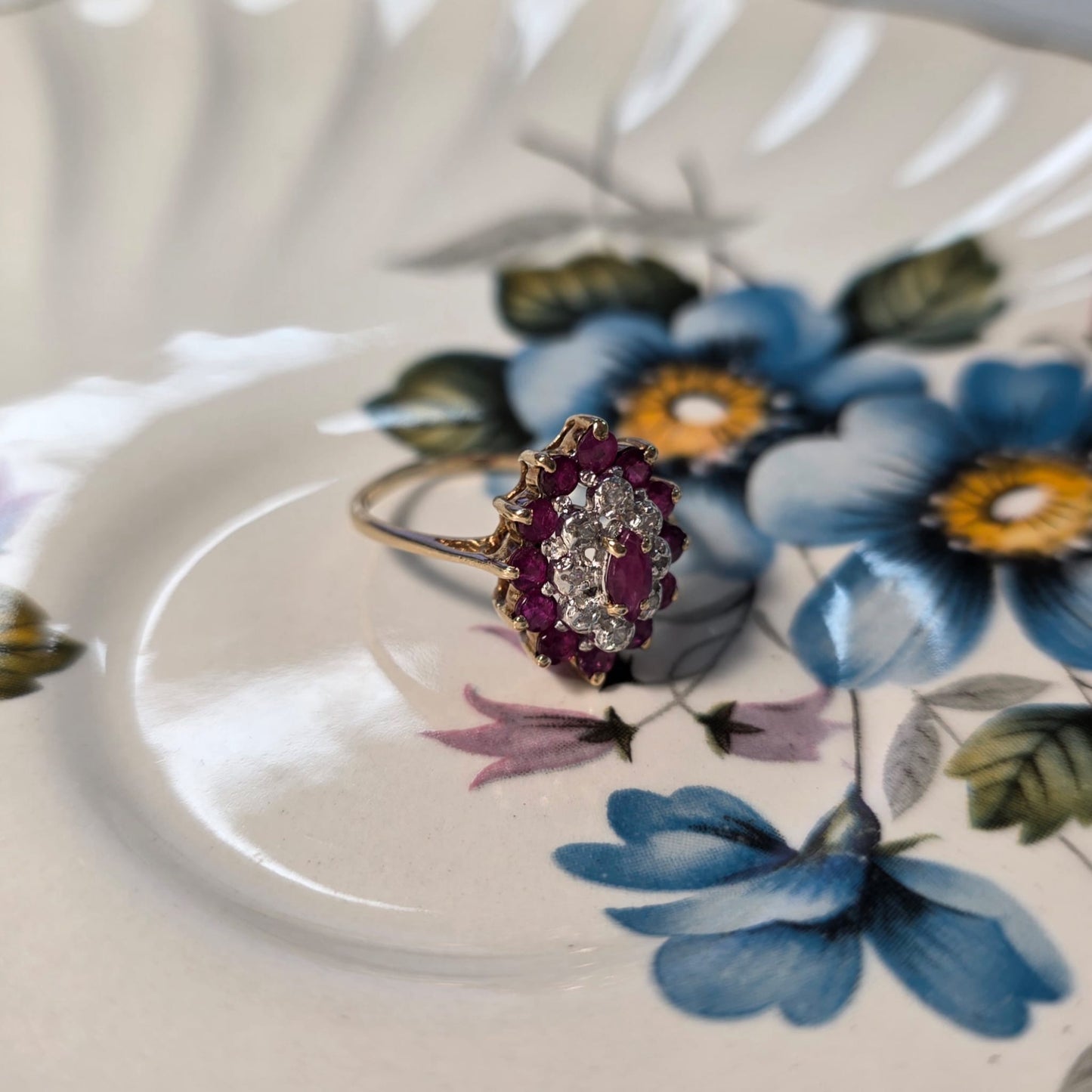 Vintage 9k ring met robijn en diamant