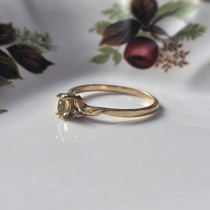 Vintage 10k ring met diamant en peridot