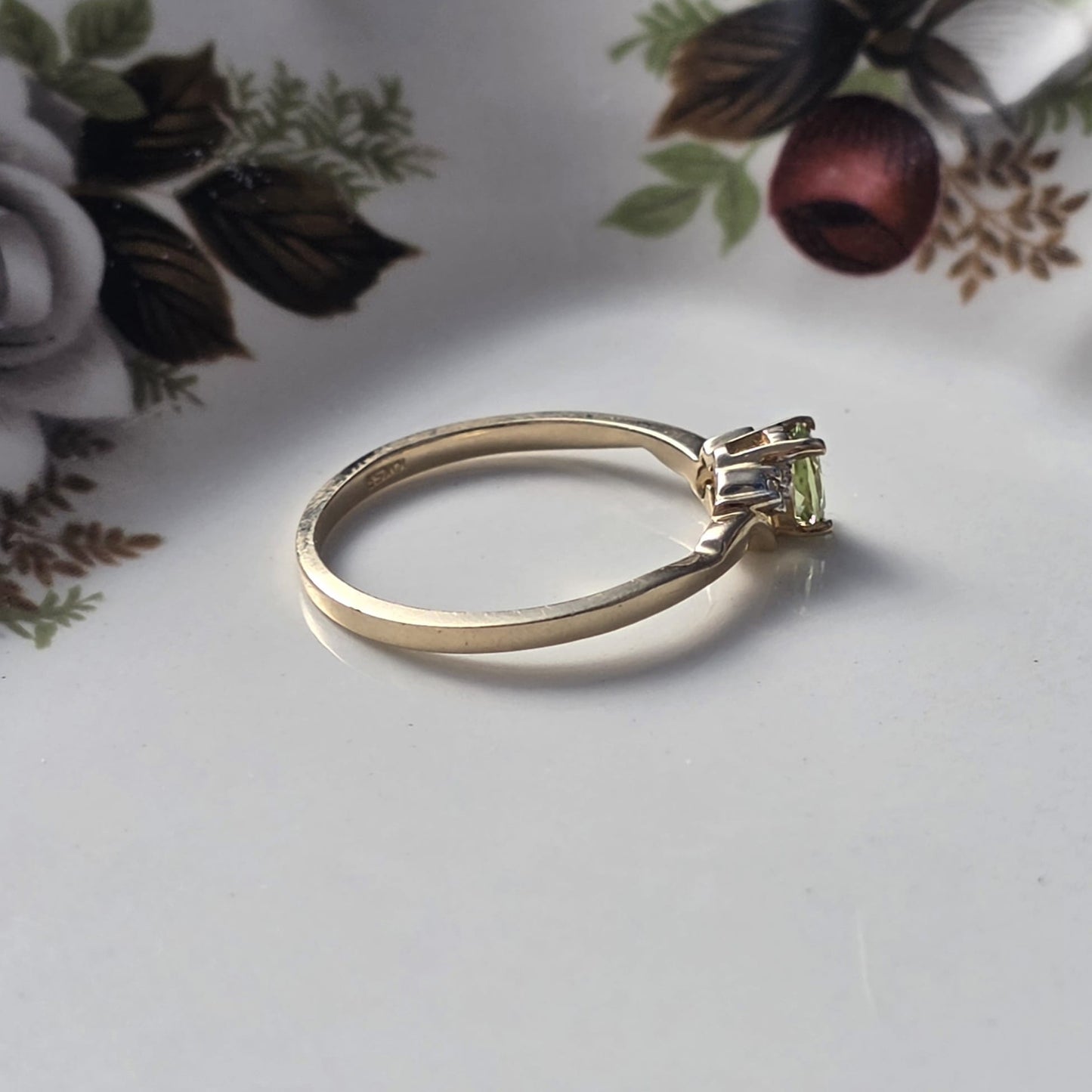 Vintage 10k ring met diamant en peridot
