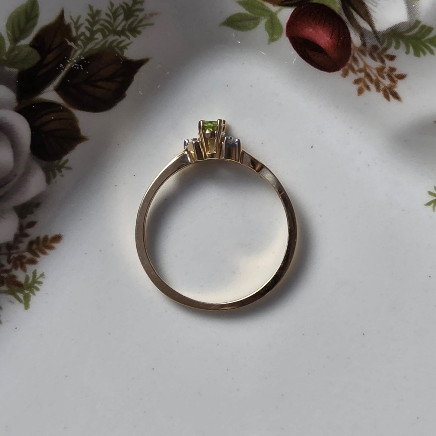 Vintage 10k ring met diamant en peridot