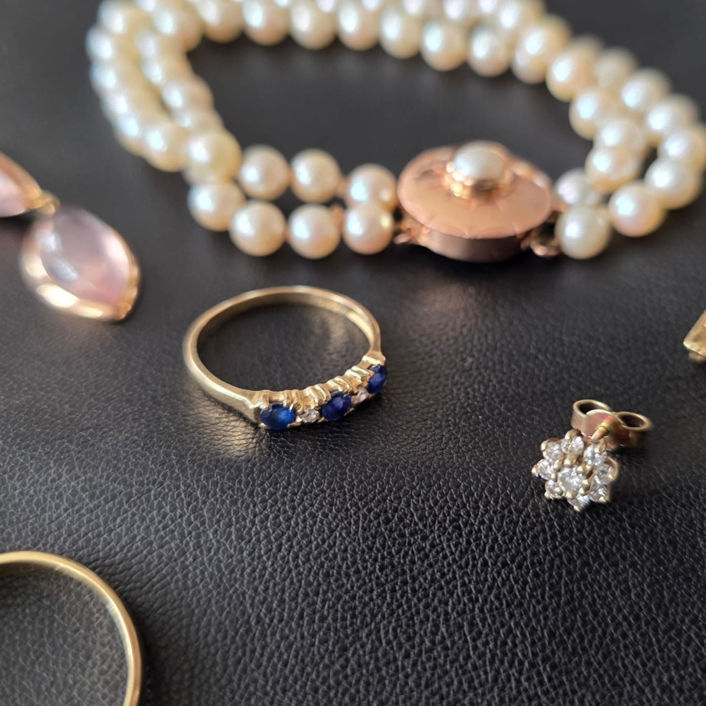 Vintage 14k gouden ring met witte en blauwe zirkonia