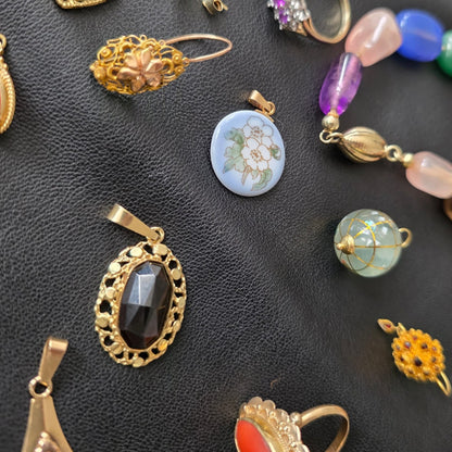 Vintage 14k gold pendant with garnet