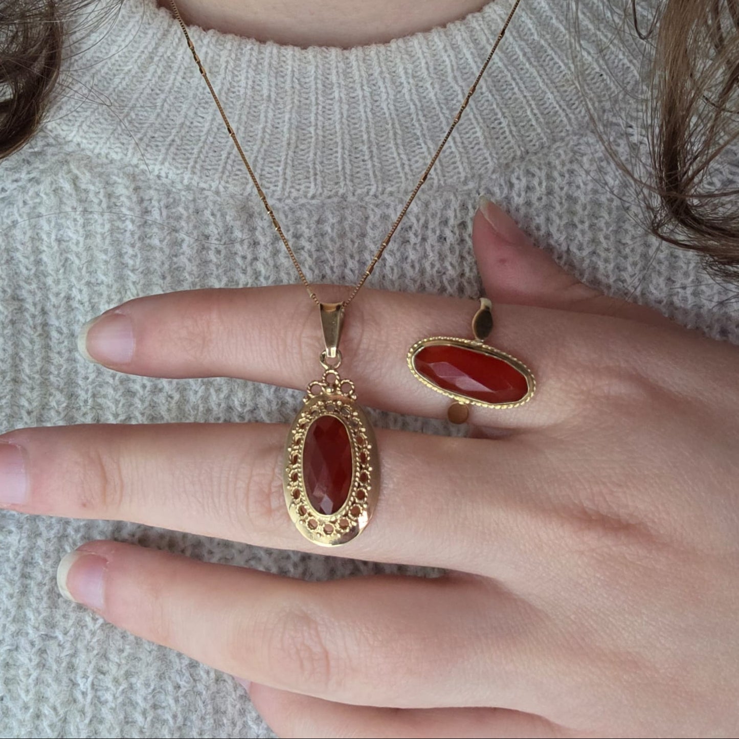 Vintage 14k gold pendant with carnelian