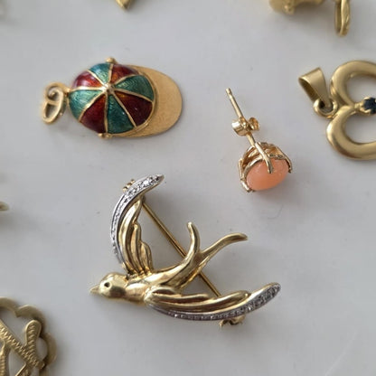 Vintage 9k & 14k gouden oorstekers angel skin koraal