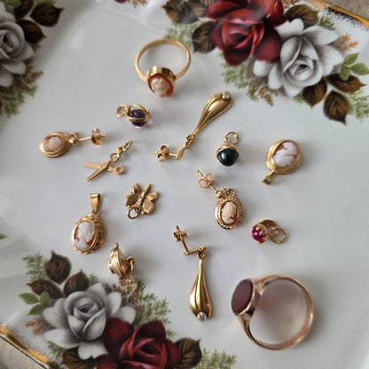 Vintage 18k gouden oorhangers camee