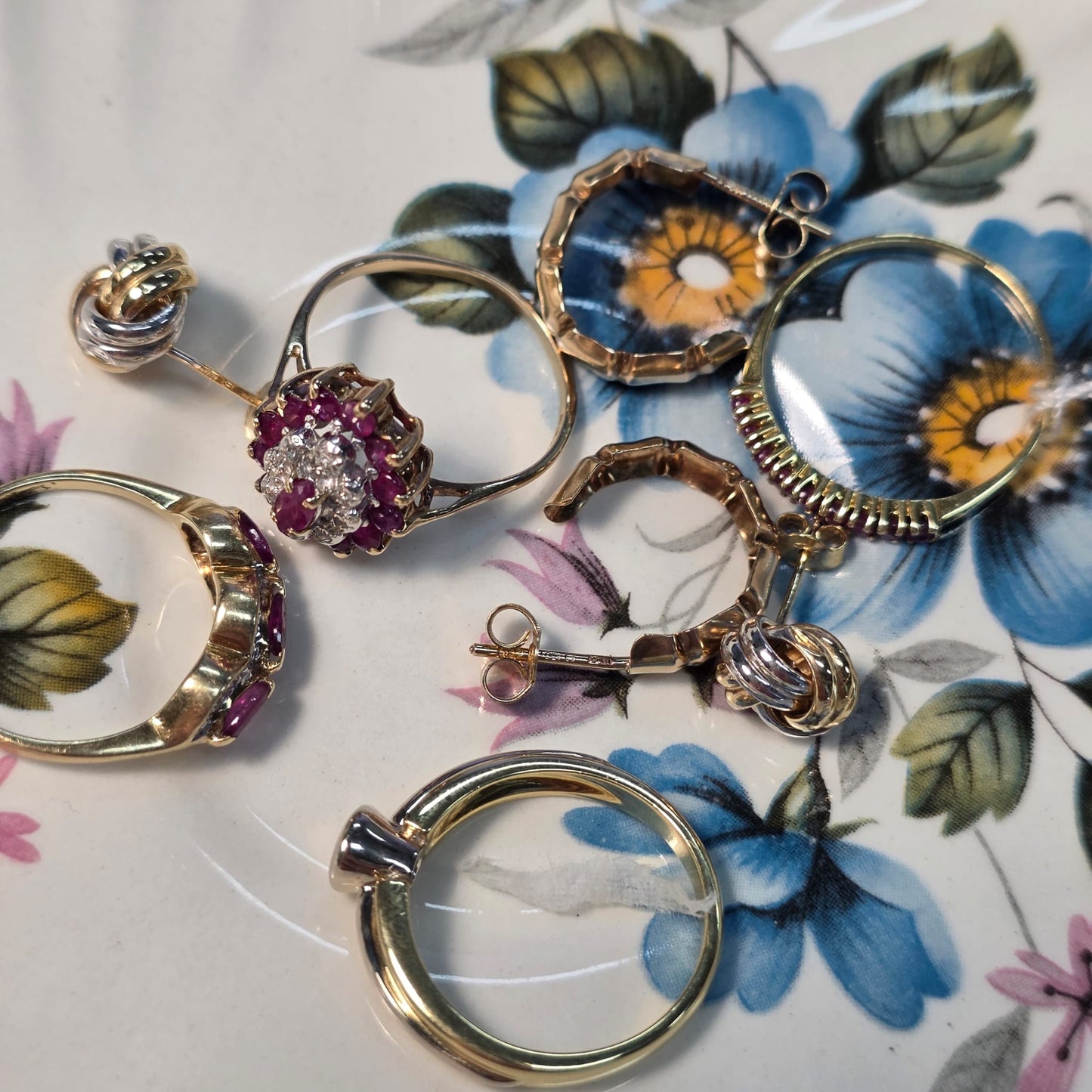 Vintage 9k ring met robijn en diamant