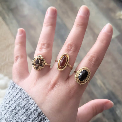 Vintage 14k gouden ring met granaat entourage