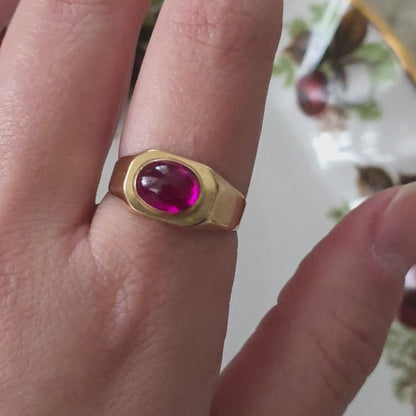 Vintage 18k gouden zegelring met robijn
