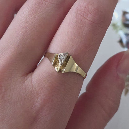 Vintage 14k gold ring with 0.01ct diamond