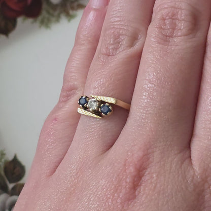Vintage 18k gold ring with diamond and sapphire