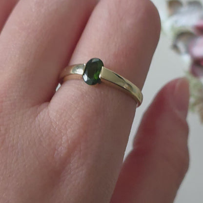 Vintage 9k ring with green tourmaline