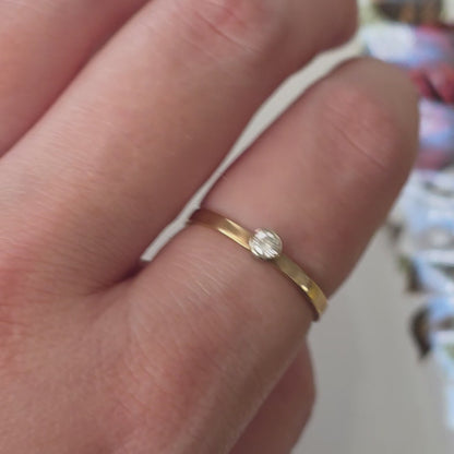 Vintage 14k gold ring with 0.05ct diamond