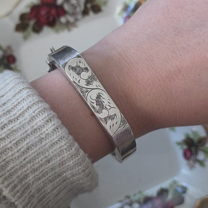 Vintage zilveren bangle gravure
