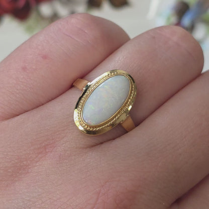 Vintage 14k gouden ring met witte opaal