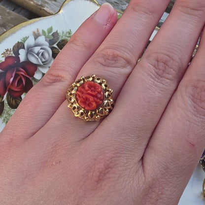Vintage 14k gouden ring met gesneden bloedkoraal bloemen
