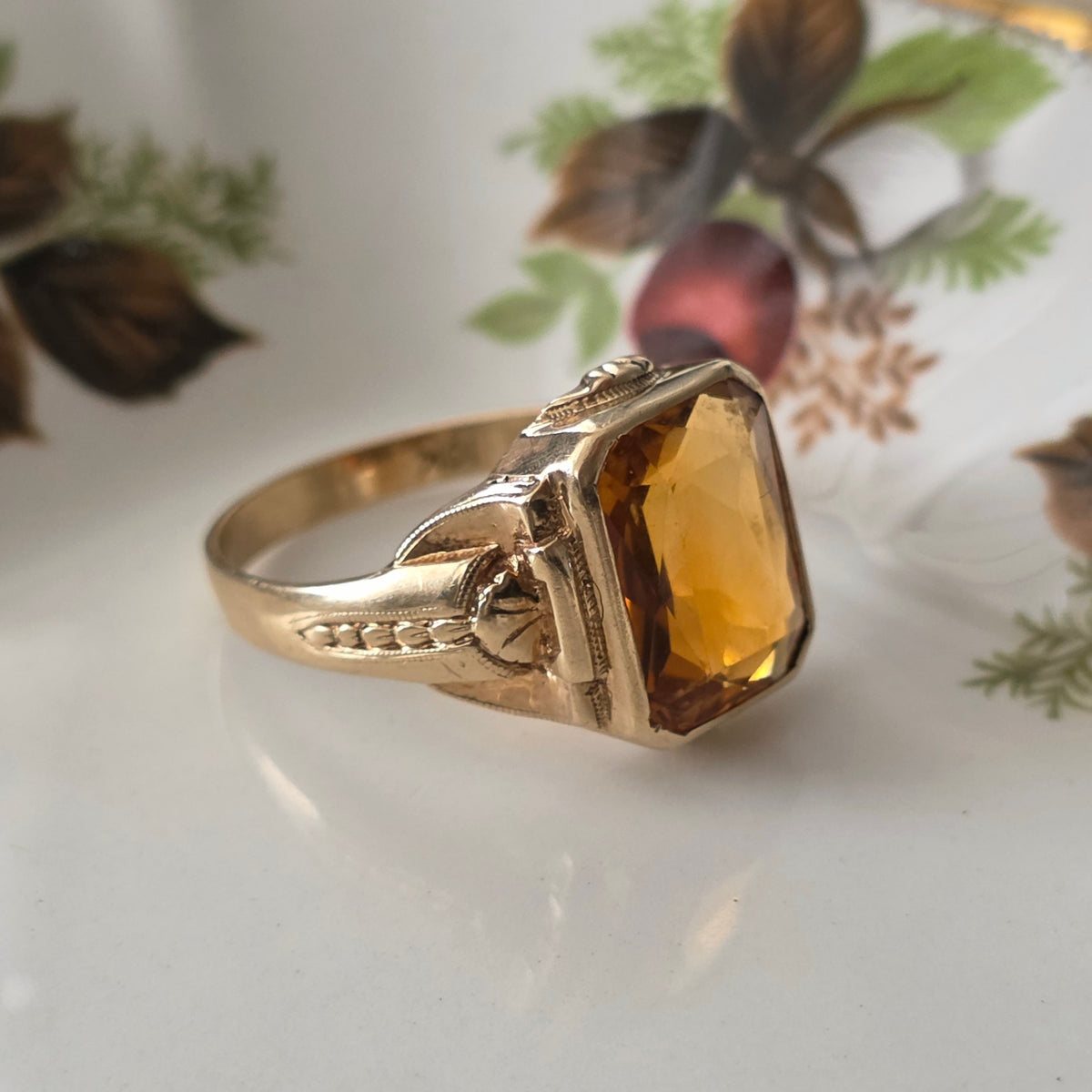 Vintage 10k ring with citrine