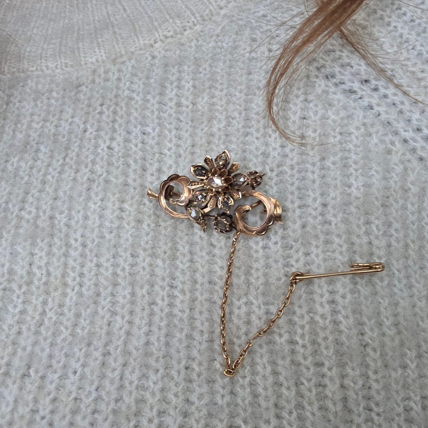 Antieke 14k gouden roosdiamant broche bloemtak