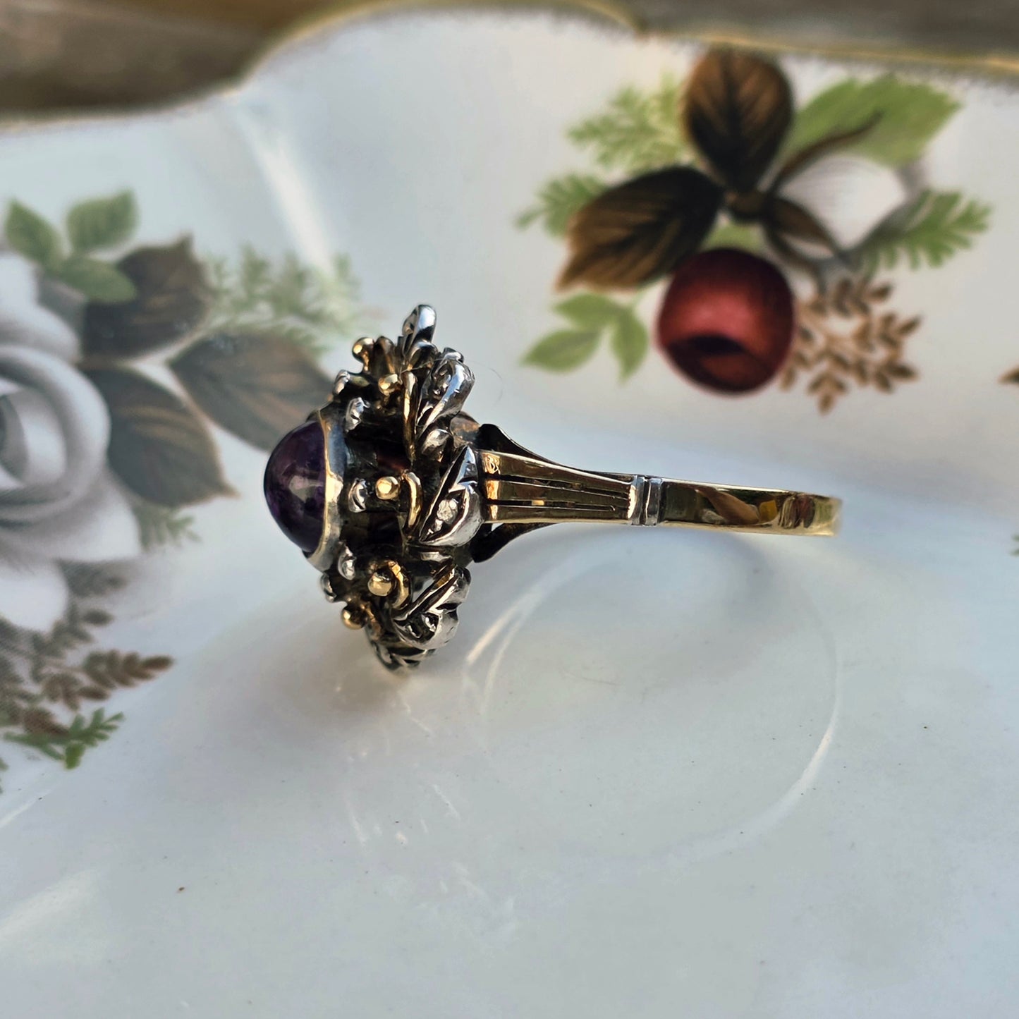 Antieke 14k gouden en zilver ring met amethist en diamantjes