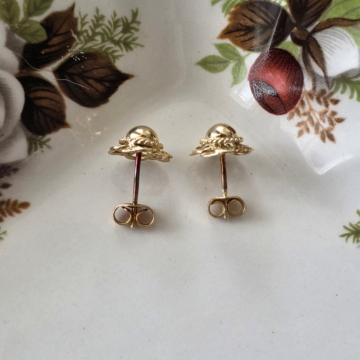 Vintage 14k gouden oorstekers zeeuwse knop