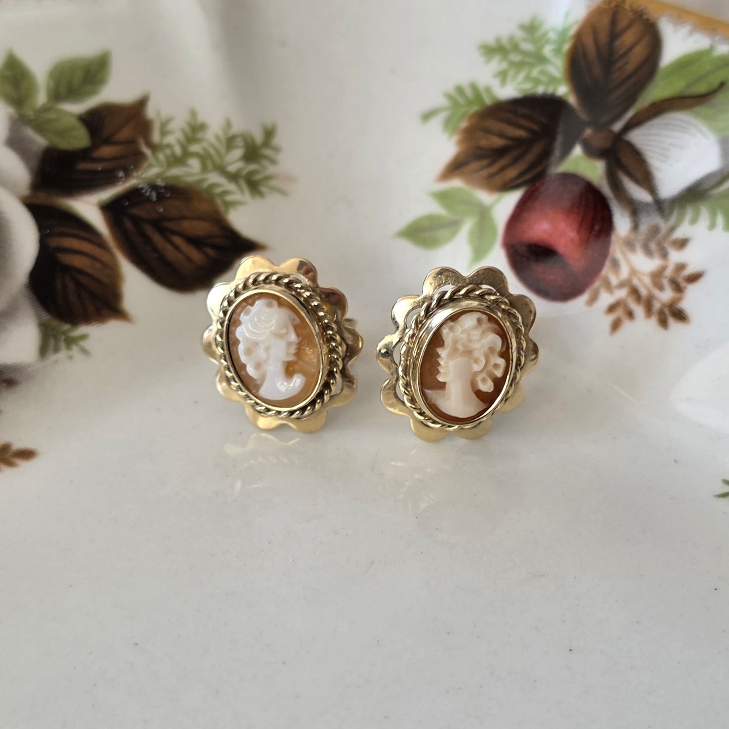 Vintage 14k gouden oorstekers camee