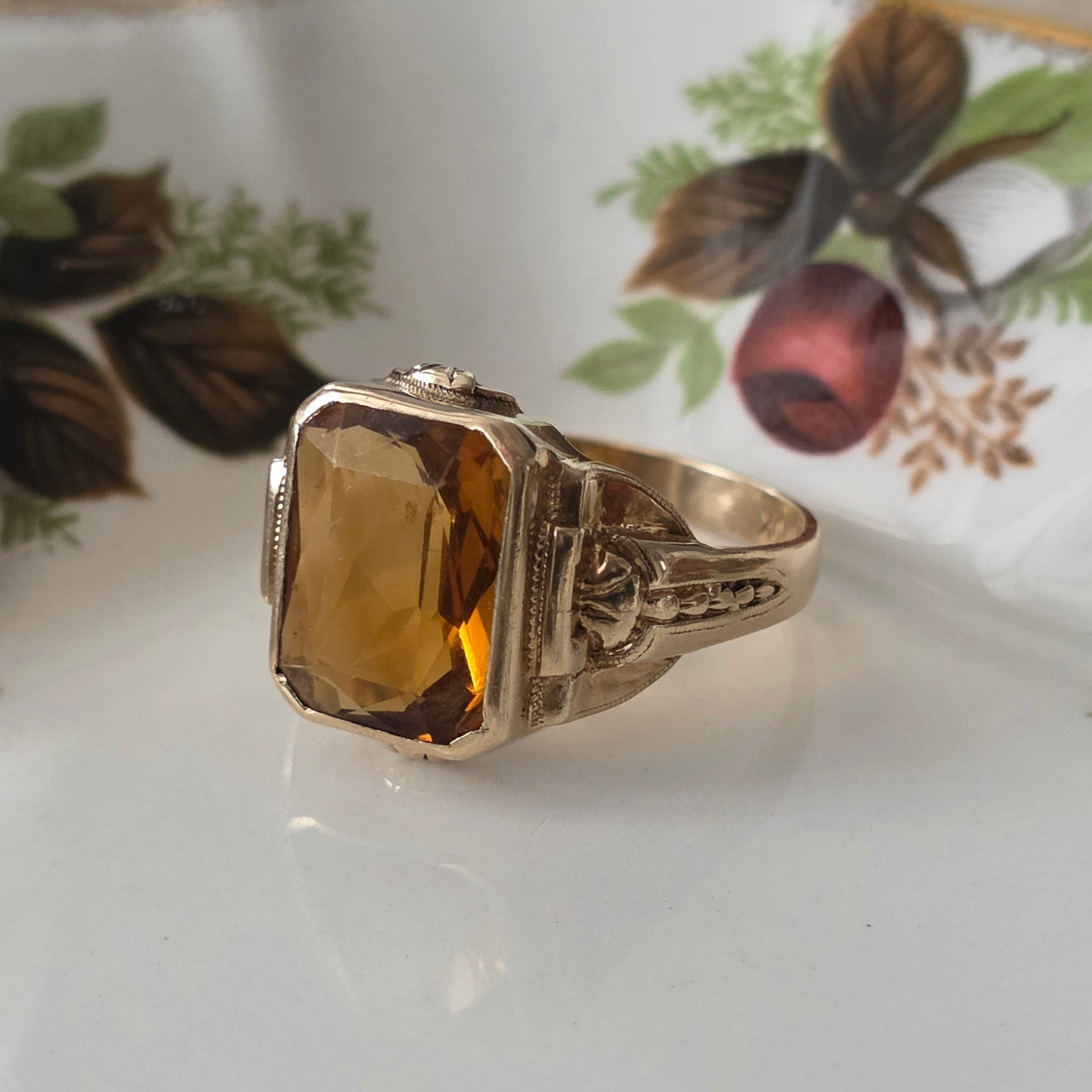 Vintage 10k ring with citrine