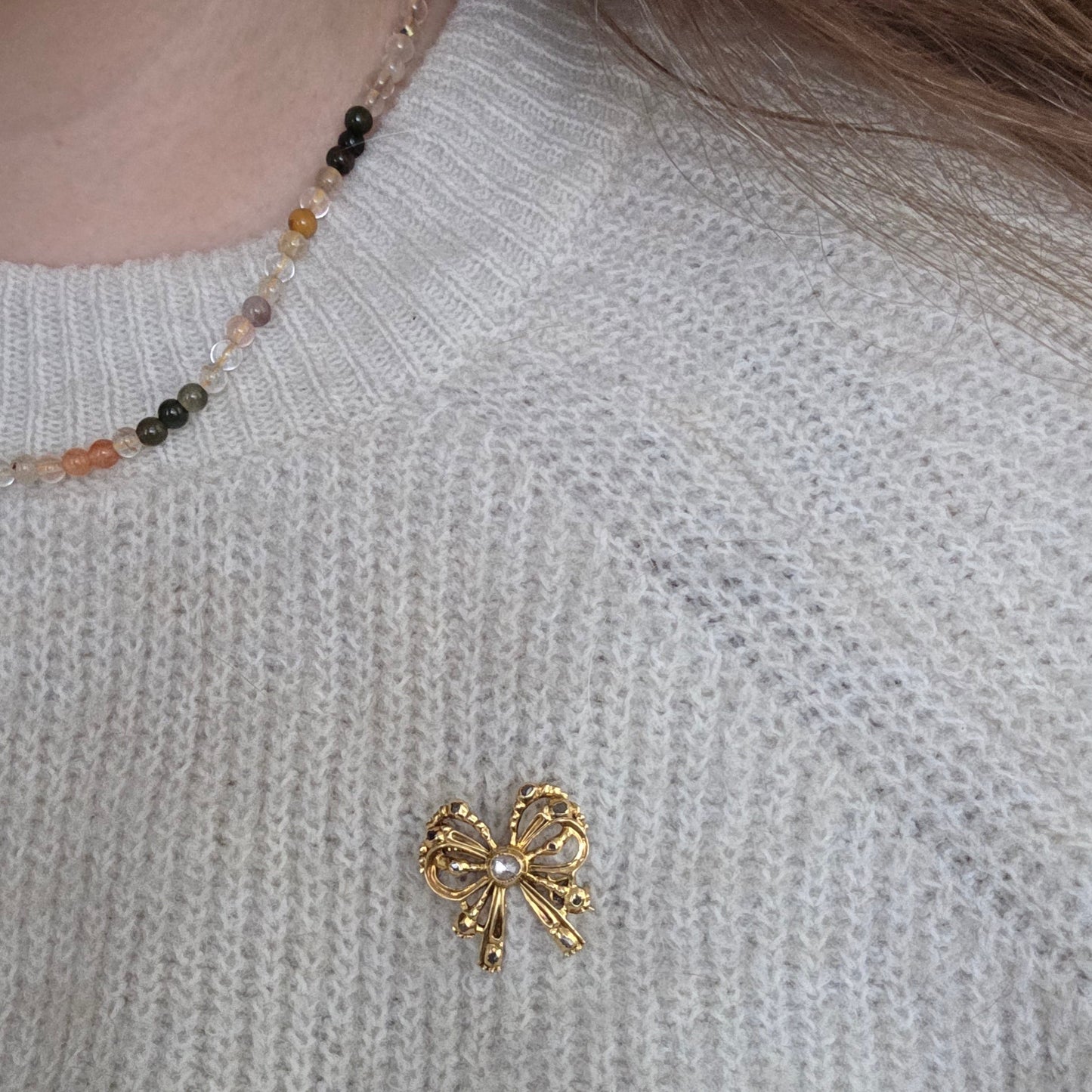 Antieke 14k gouden strik broche met roosdiamanten