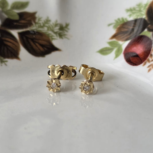 Vintage 14k gouden oorstekers met diamant ster 0.02ct
