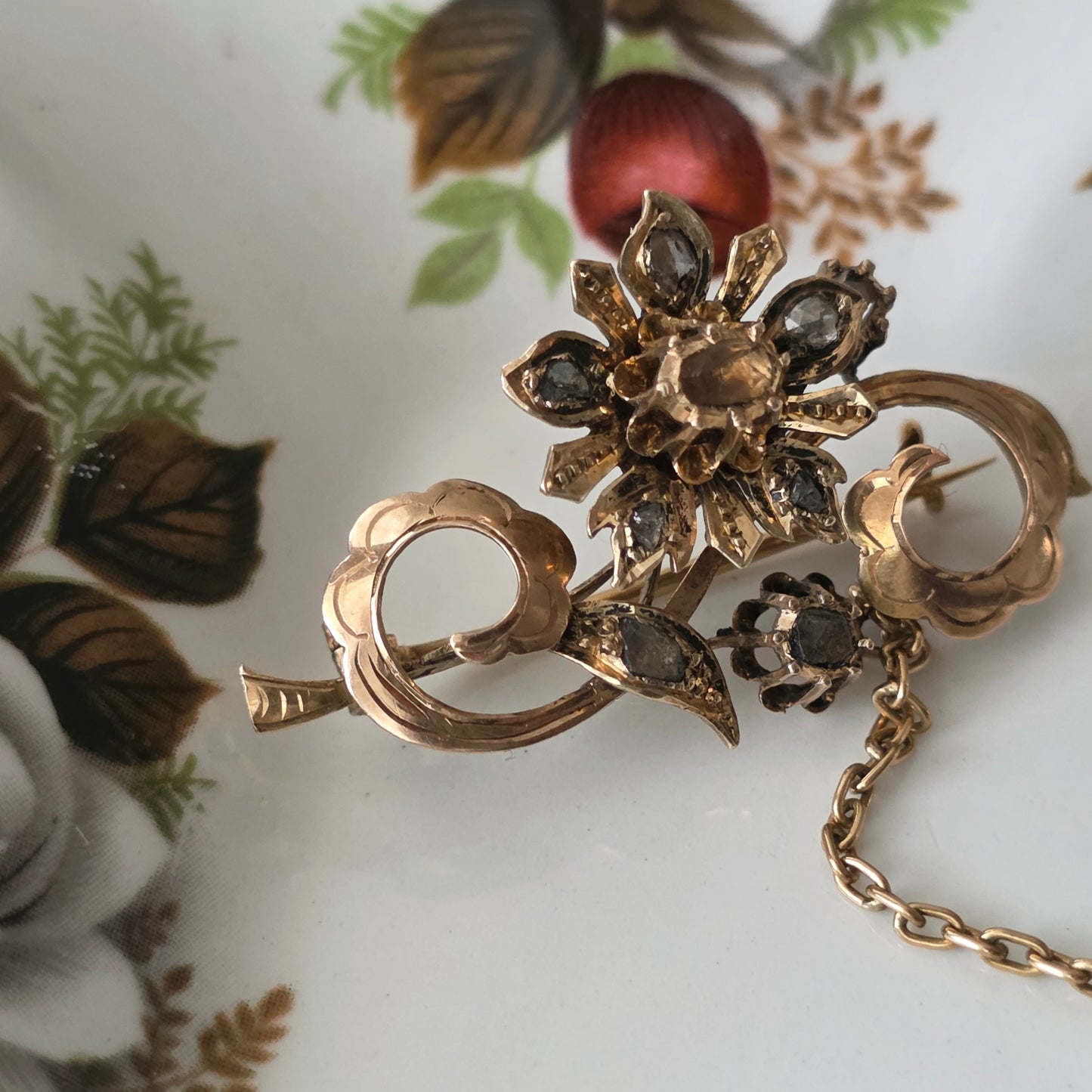 Antieke 14k gouden roosdiamant broche bloemtak