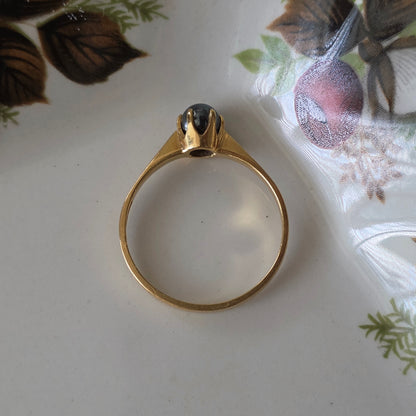 Vintage 18k gold hematite ring
