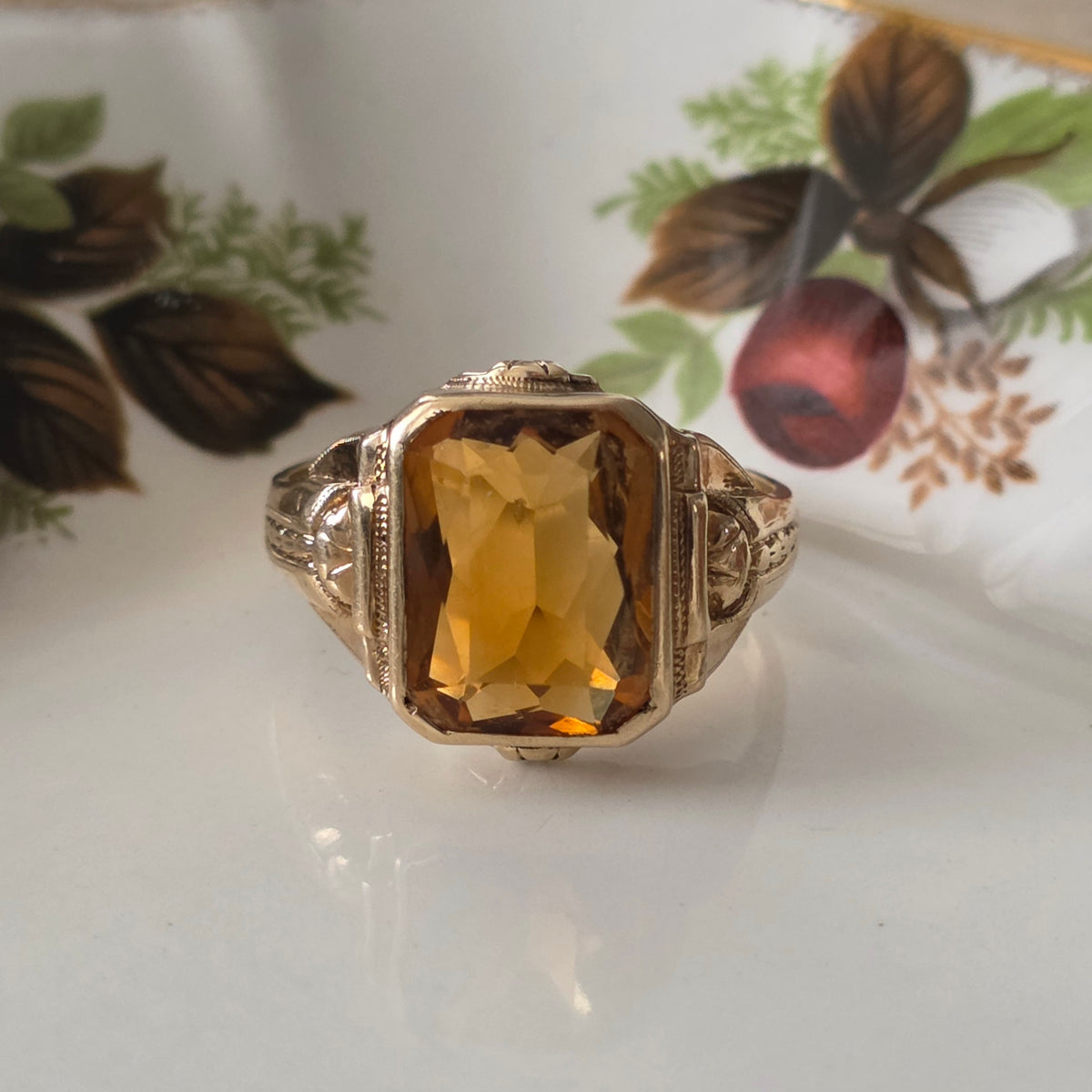 Vintage 10k ring with citrine