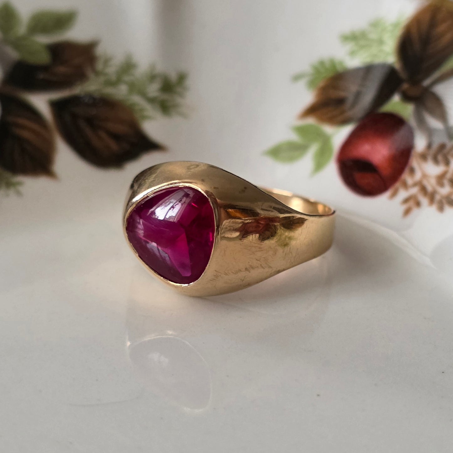 Vintage 18k gouden zegelring met robijn