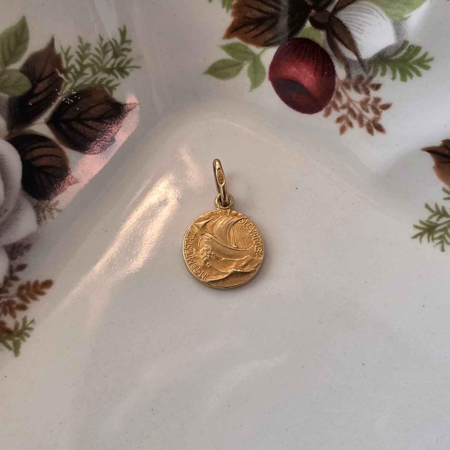 Vintage 18k gold pendant Saint George and the Dragon