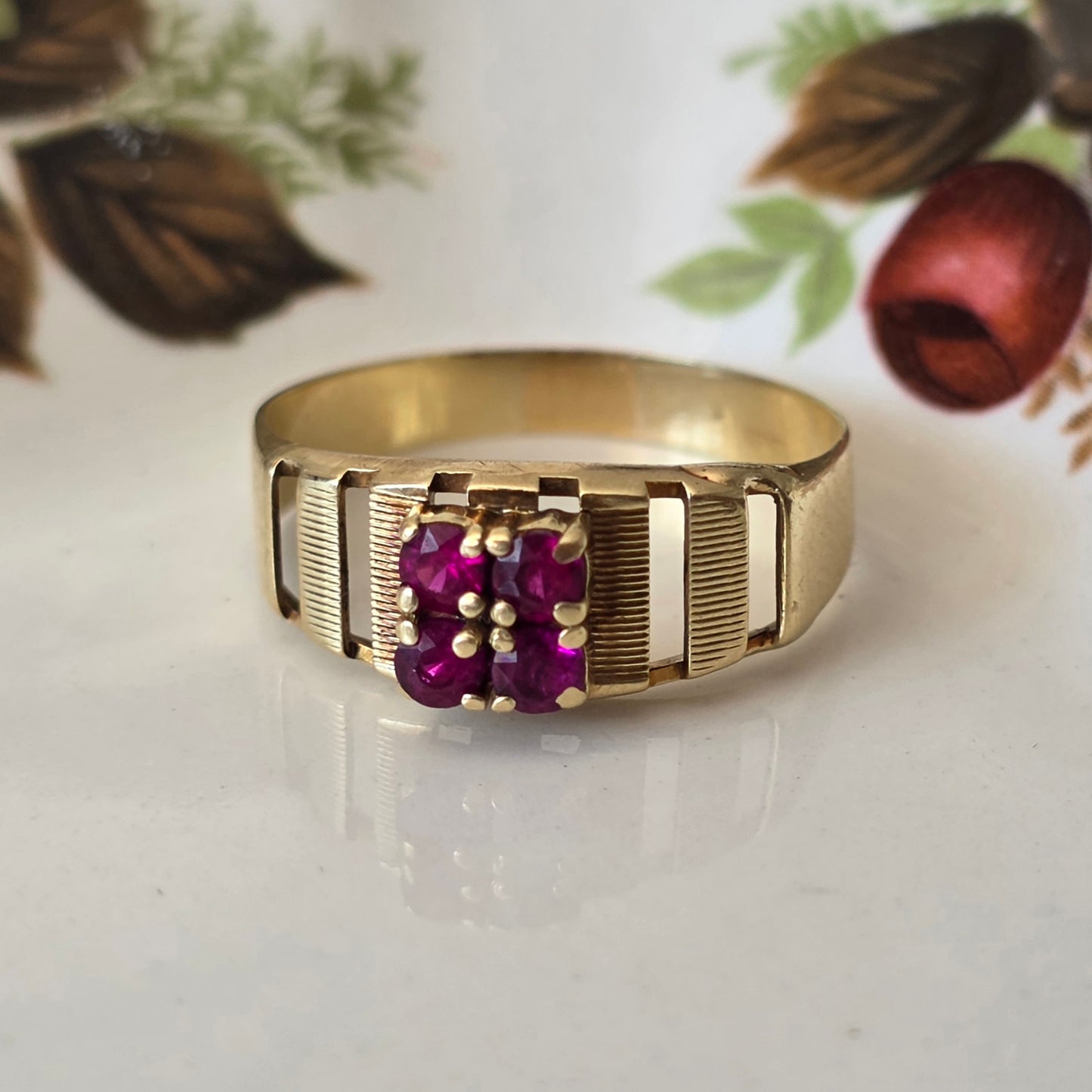 Vintage 14k gold ring with diamonds and ruby