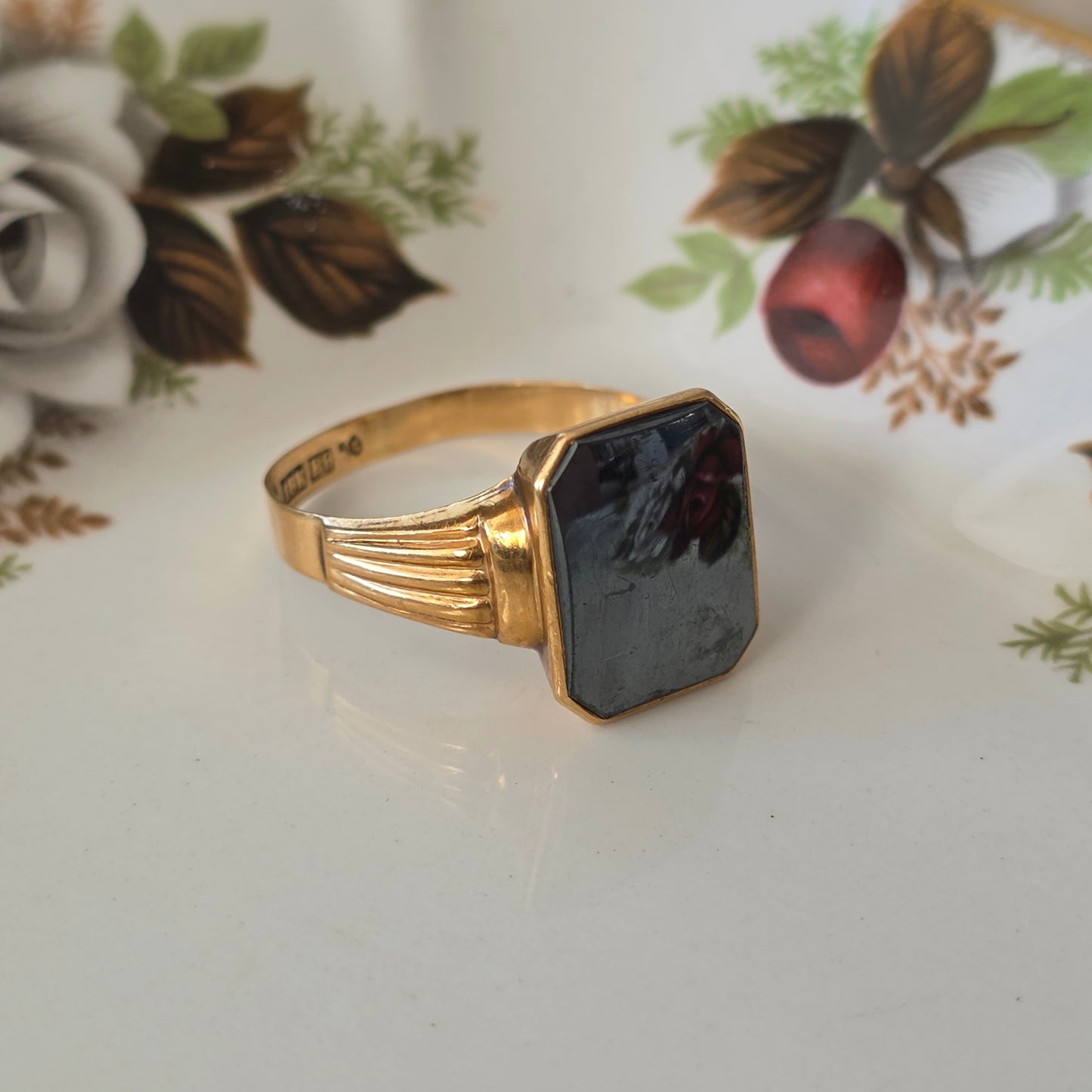 Vintage 18k gouden zegelring met hematiet