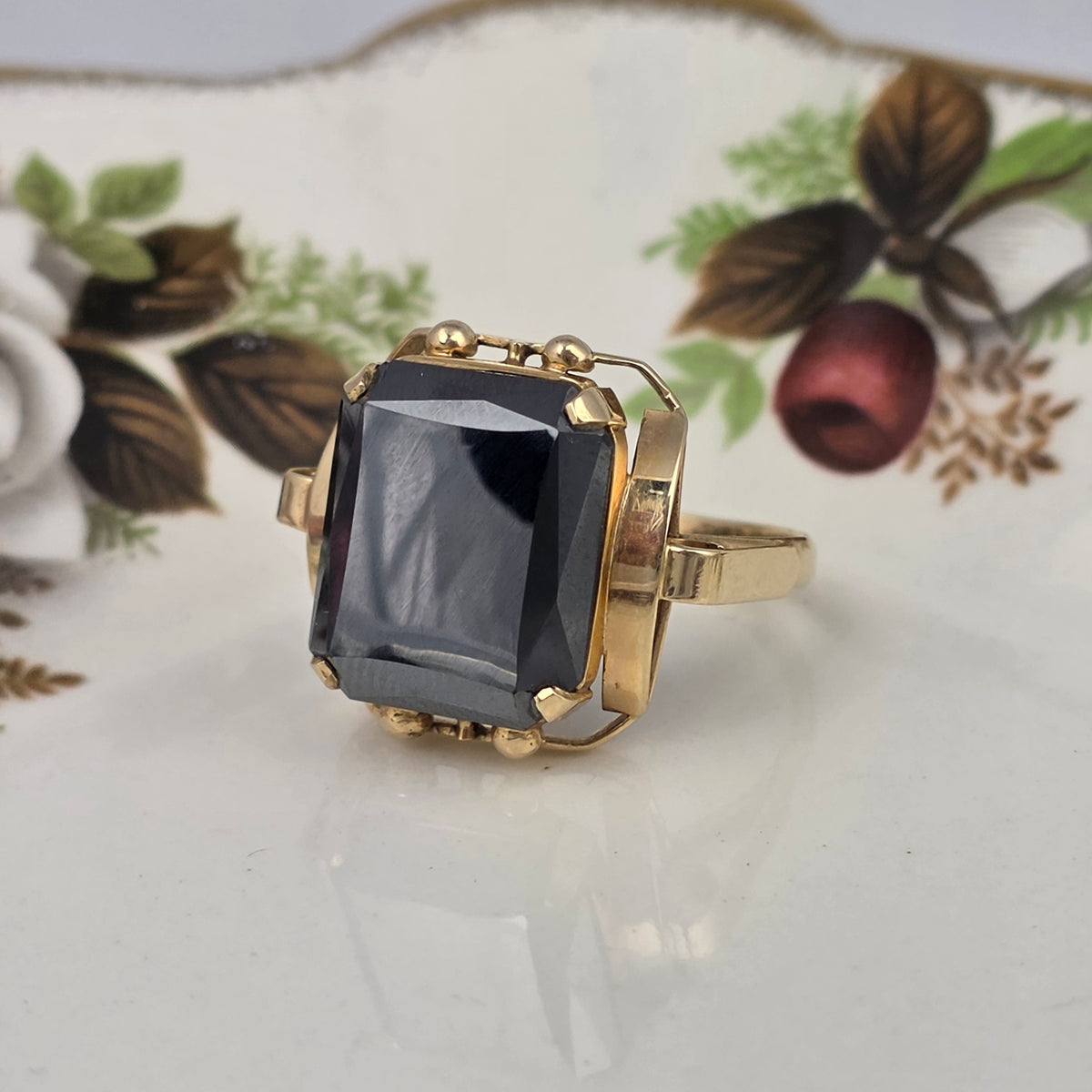 Vintage 14k gold ring with hematite