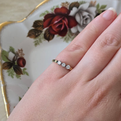 Vintage 14k gold ring with 3 diamonds 0.15 ct