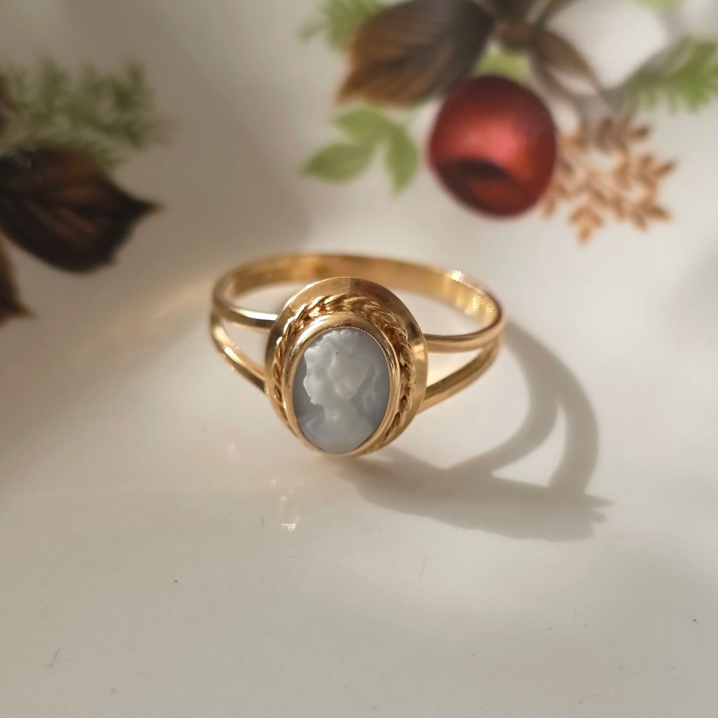Vintage 18k ring met blauwe camee