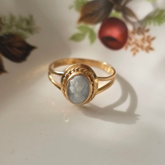 Vintage 18k ring met blauwe camee
