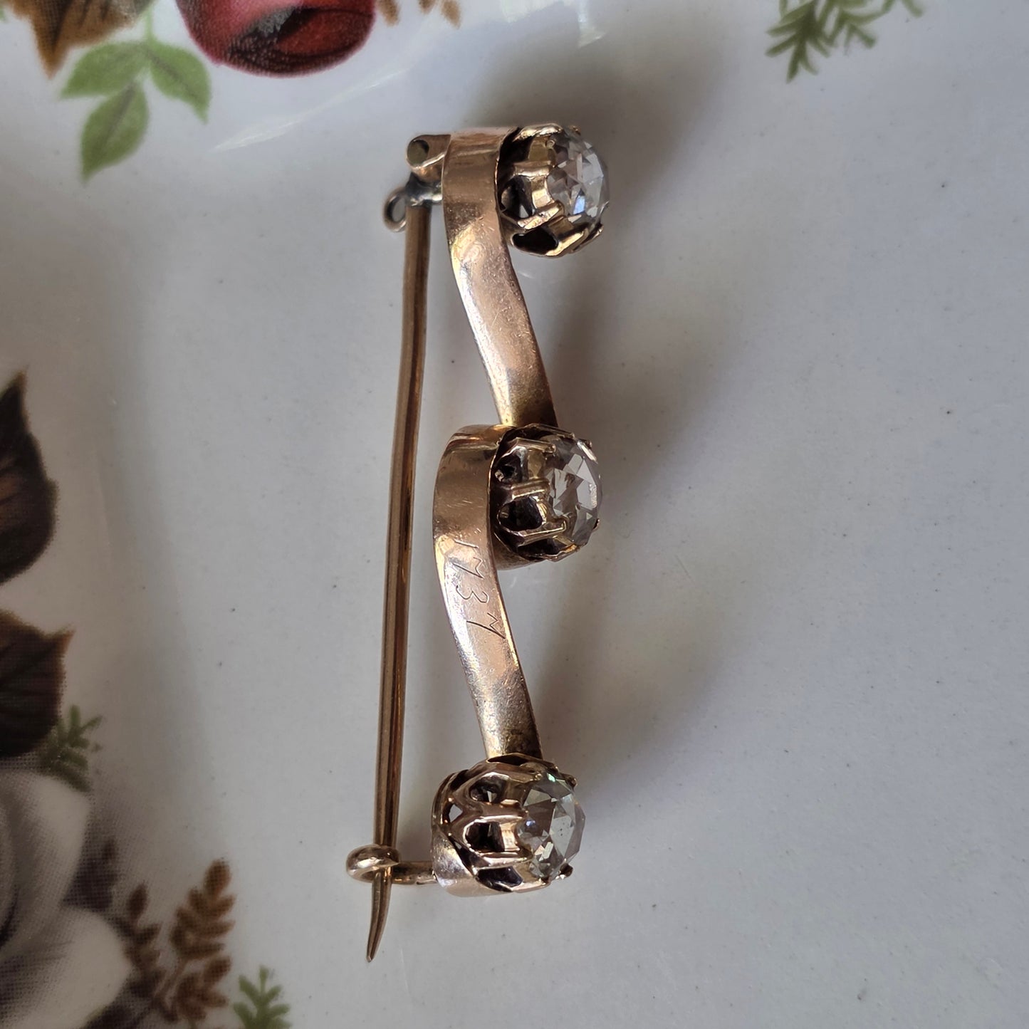 Antieke 14k gouden roosdiamant broche uit 1737
