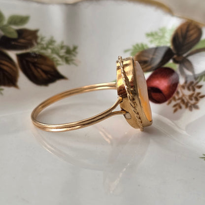 Vintage 18k gold cameo ring