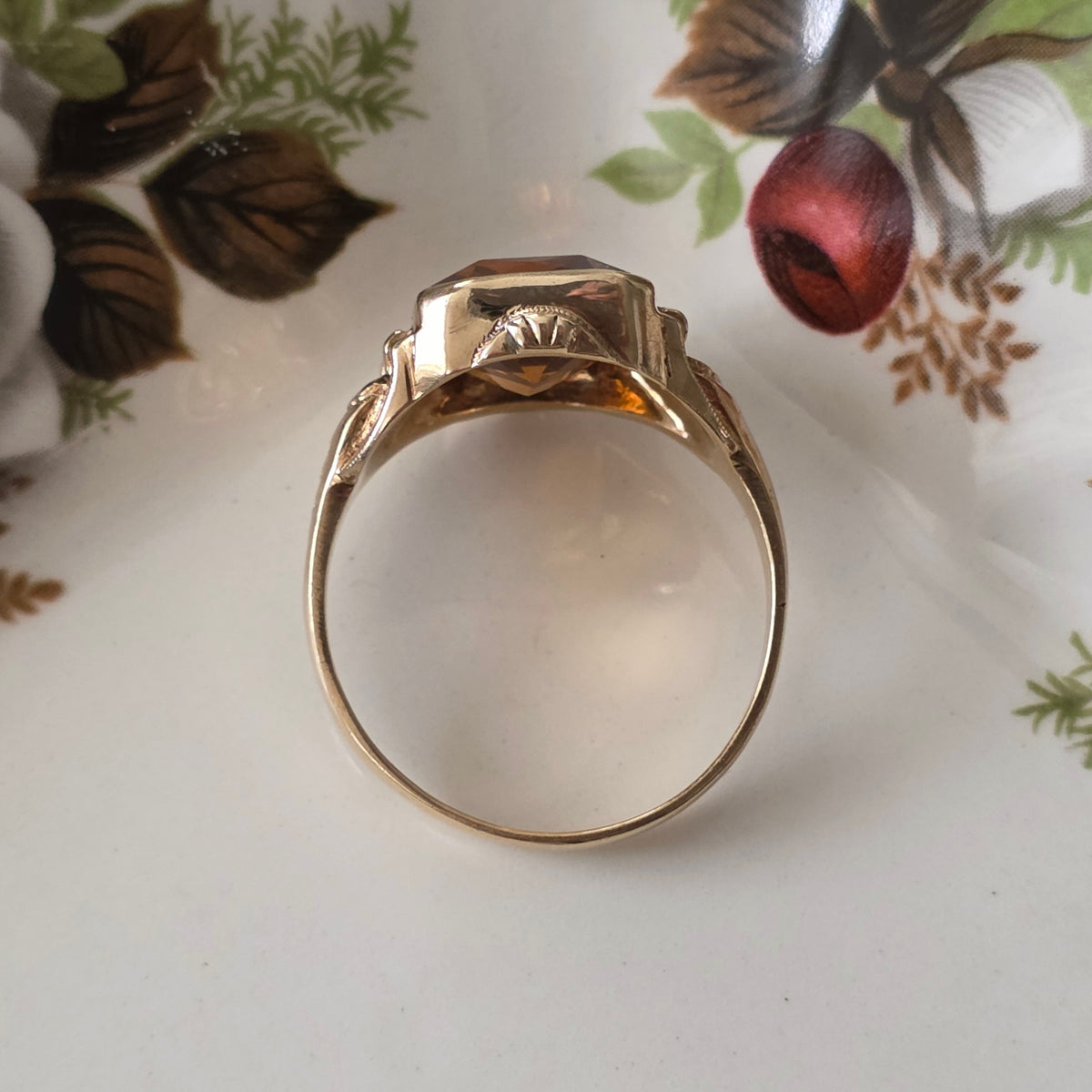 Vintage 10k ring with citrine