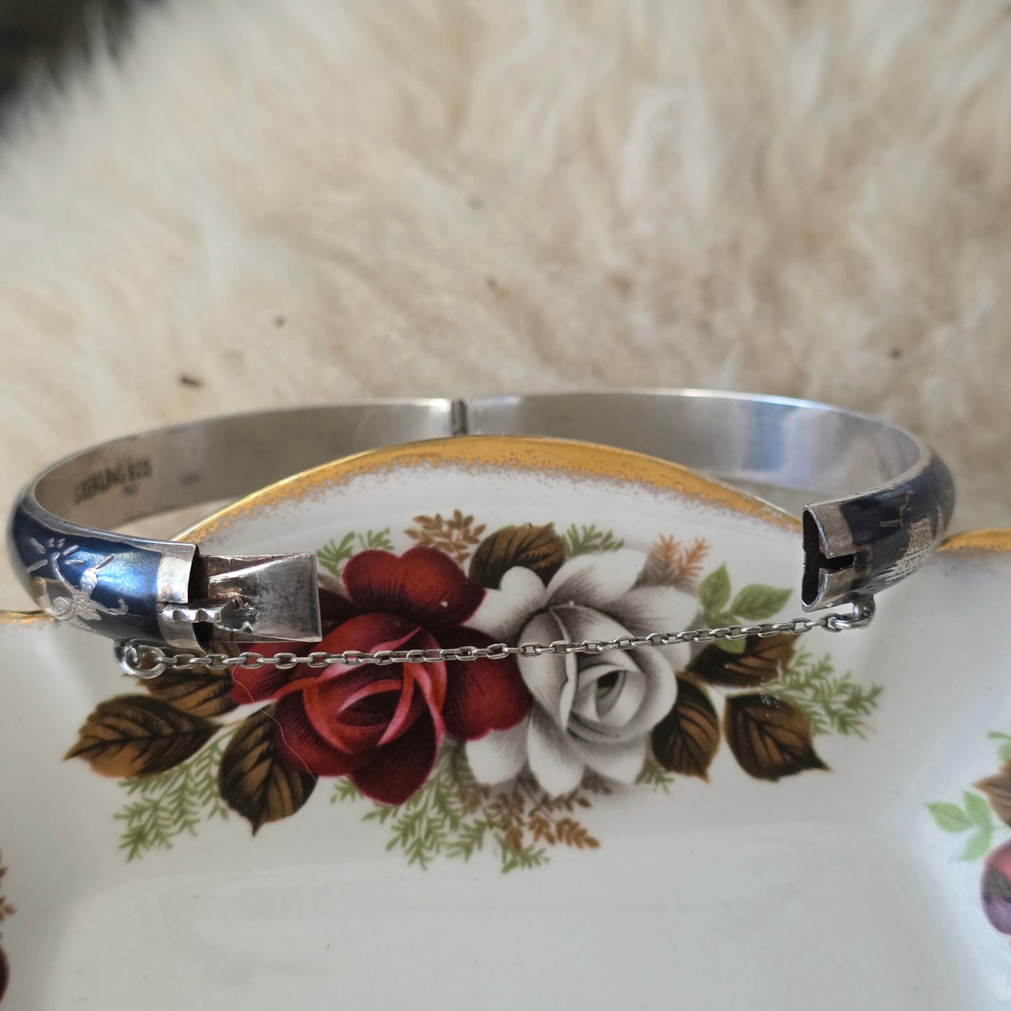 Vintage silver bangle black enamel Thai