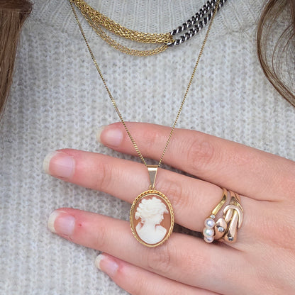 Vintage 18k gold ring with pearls and diamonds