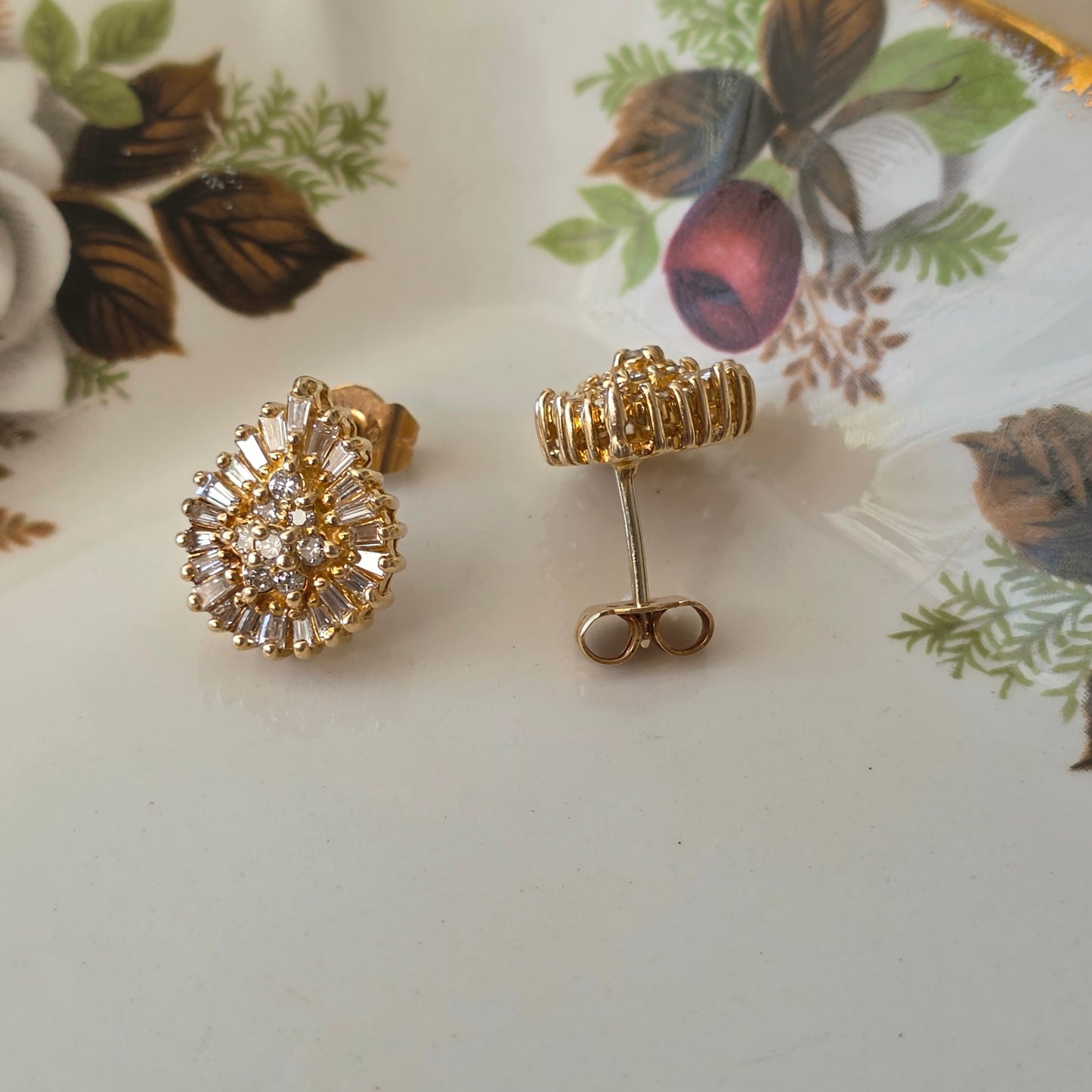 Vintage 14k gold diamond stud earrings pear